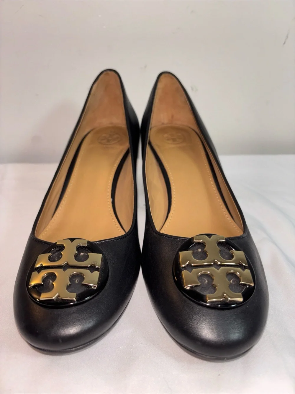 Tory Burch Black Leather Logo Round-Toe with heel  with Gold Emblem